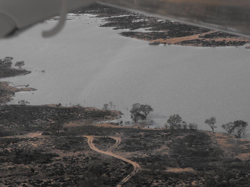 Flight over Lake Ayre
